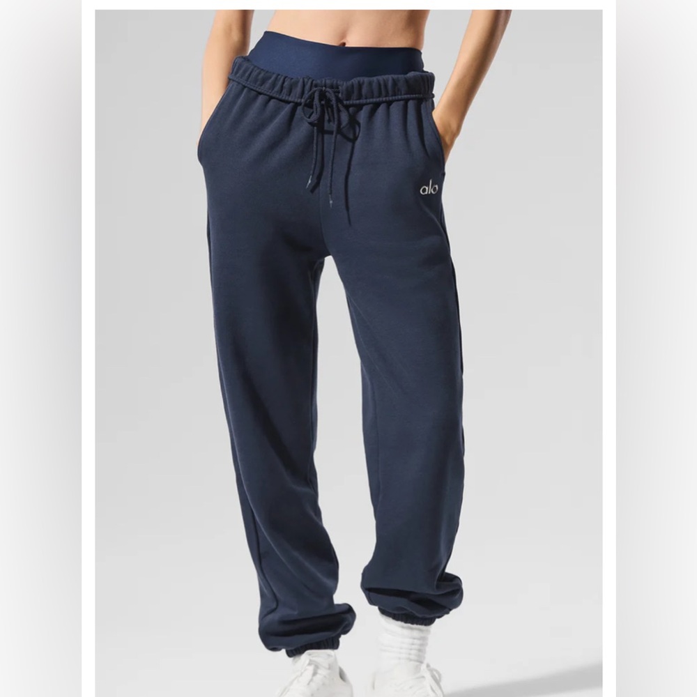ALO Yoga Accolade Navy Blue Sweatpants, Size Medium - Picture 8 of 8